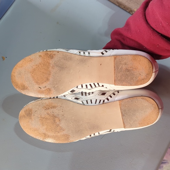 Steve Madden white leather hurache flats - Picture 2 of 3